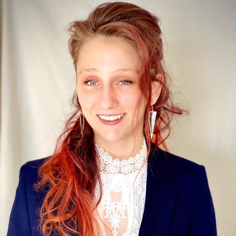 Laura Cummings headshot